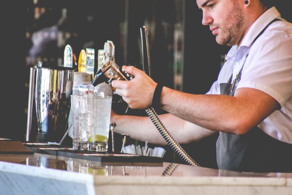 Comment gérer un bar en pleine conformité avec la loi – Vente de boissons alcoolisées
